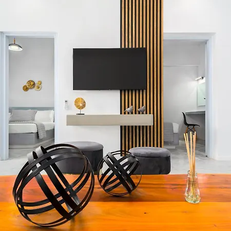 Oliva Santorini * Kamári