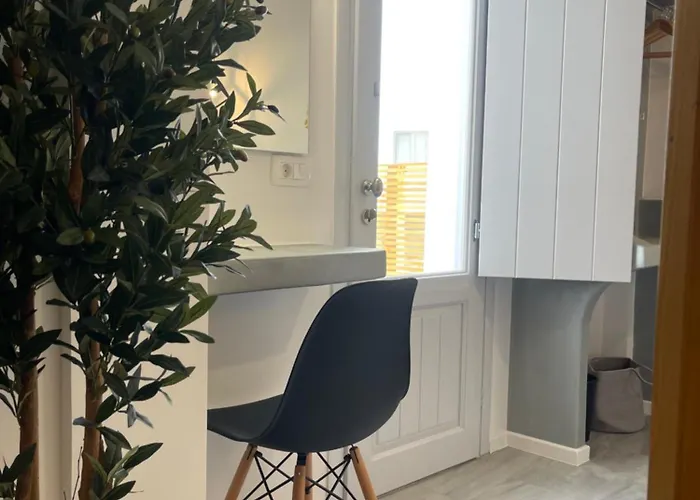 Oliva Santorini * Kamári