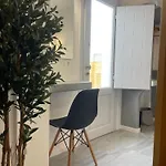 Oliva Santorini * Kamári