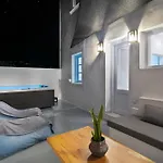 Oliva Santorini Apartament