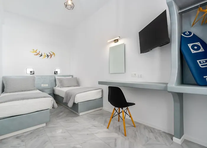 Oliva Santorini Kamári