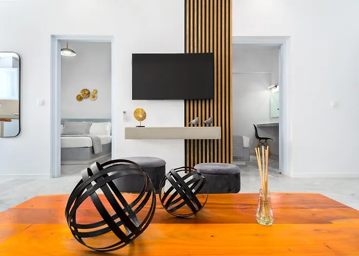 Oliva Santorini * Kamári