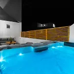 Oliva Santorini Kamári