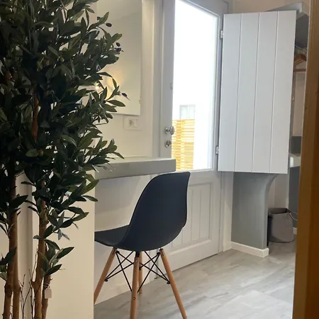 Oliva Santorini * Kamári