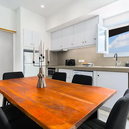 Oliva Santorini * Kamári