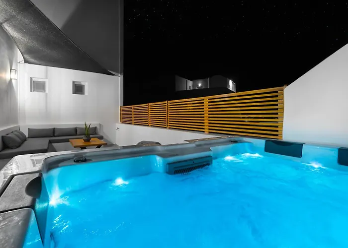 Oliva Santorini Kamári