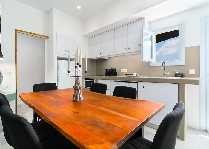 Oliva Santorini * Kamári